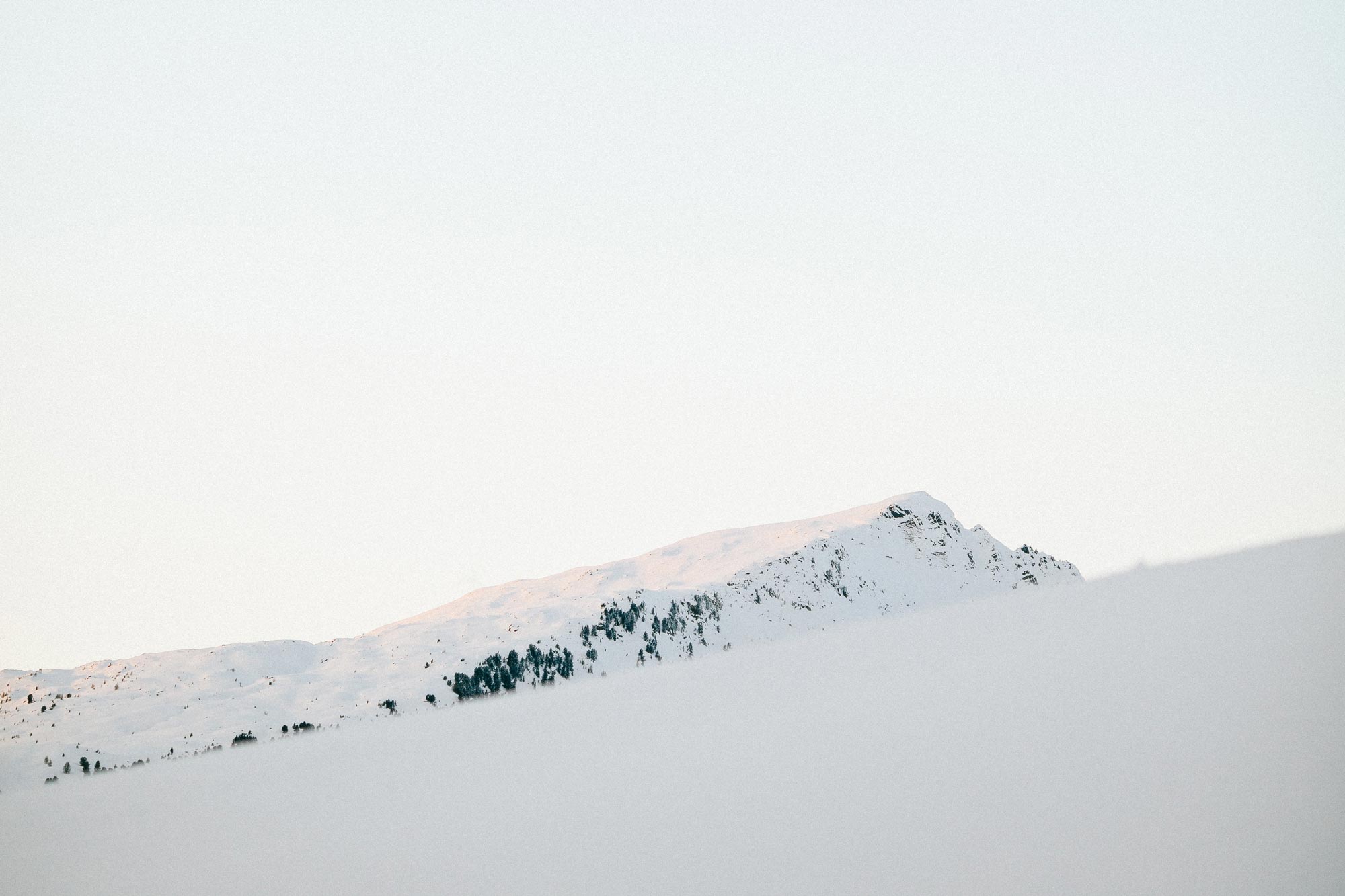 Snöiga berg.